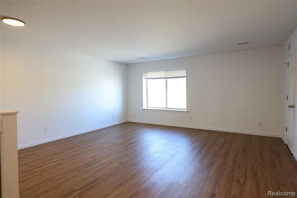 2 bed, 2.0 bath, 1116 sqft, $1,400 — Photo 4