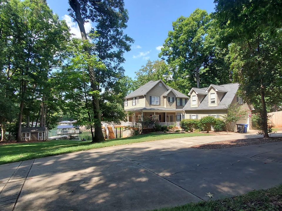1st image of 110 Twiggs Ln
