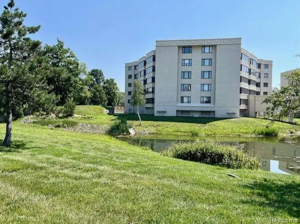 43050 Twelve Oaks Crescent Dr APT 3055, Novi, MI 48377