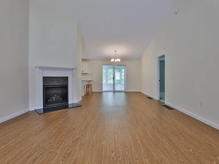 4 Myopia Ln — Photo 9