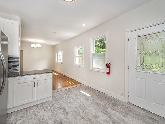 5th image of 242 Rock Ave #1