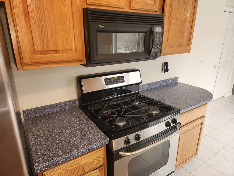 39W496 Hemlock Dr — Photo 16