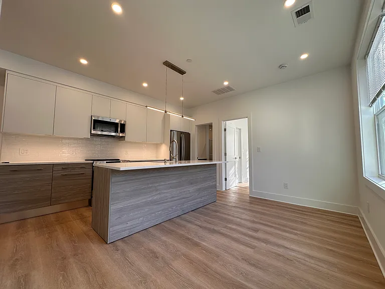 47 Chase St #4 — Photo 1