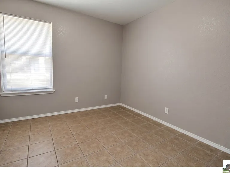 304 Jeff Gordon Dr #A — Photo 7