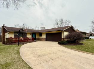 5863 Alma Dr, Rockford, IL