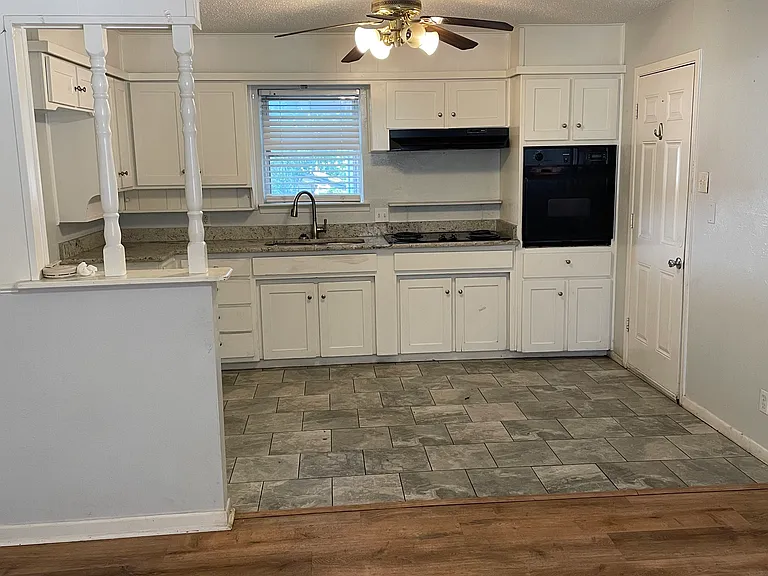 101 SW Rand Dr — Photo 2