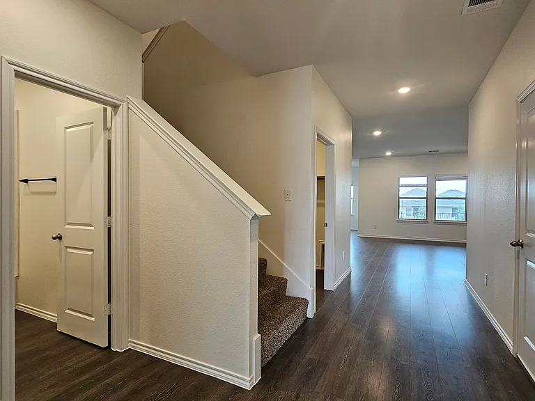813 Fueller Dr — Photo 4