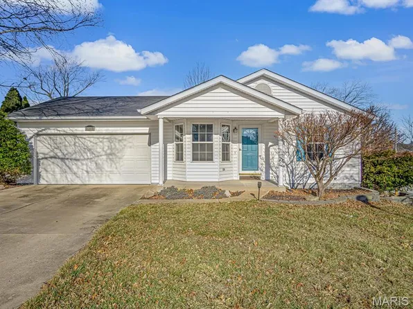 328 Sandalwood Dr, Waterloo, IL 62298