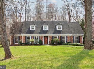 9209 Maria Ave, Great Falls, VA 22066