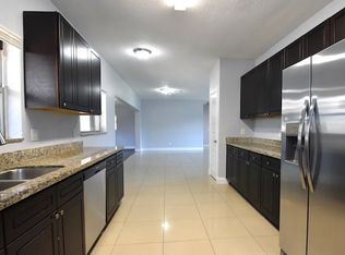 1122 NE 203rd St, Miami, FL 33179