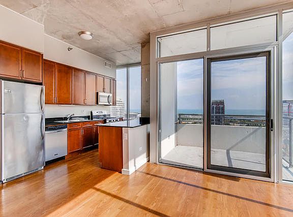 3rd image of 1720 S Michigan Ave APT 2008