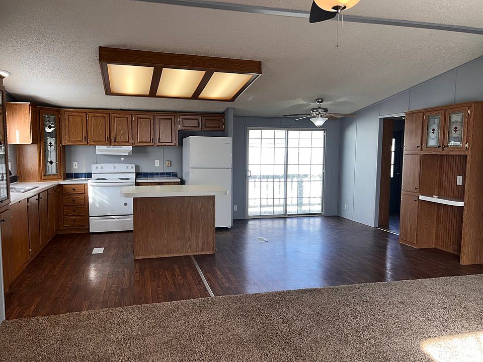 1st image of 40 Iris Ln