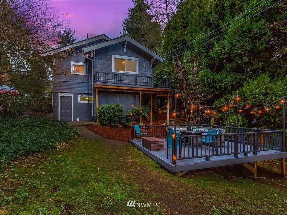 Charming 1,768 sf, 3BD/2BA 1903-built Craftsman on 9,000 sf lot