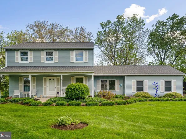 106 Line Dr, Telford, PA 18969