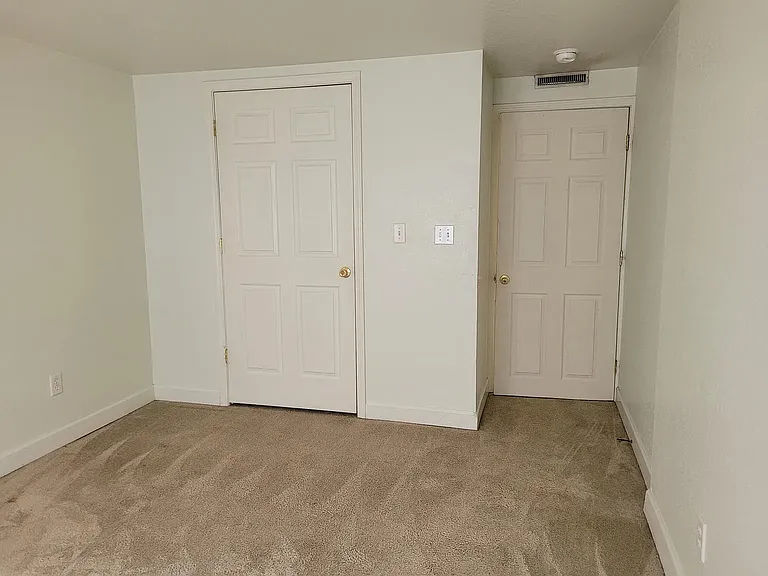 403 W Freeman St #18 — Photo 5