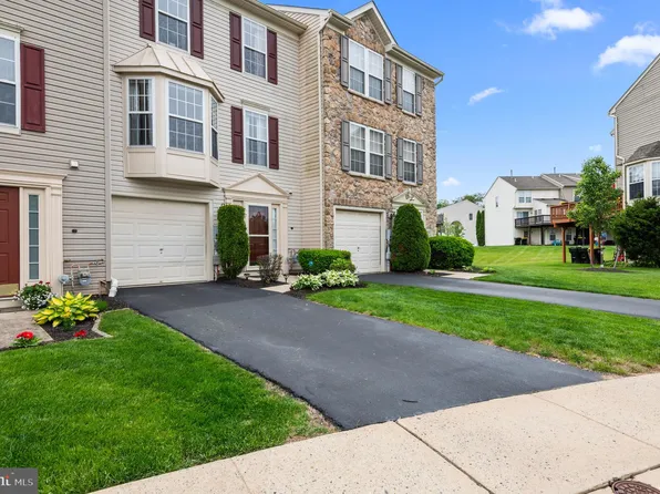 233 Windsor Ct, Quakertown, PA 18951