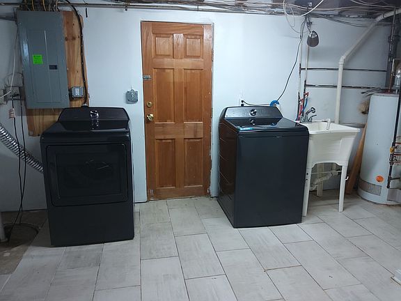 4th image of 6804 Youngstown Ave