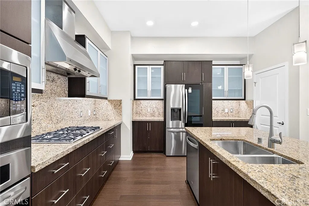 2 bed, 1474 sqft, $4,200 — Photo 2