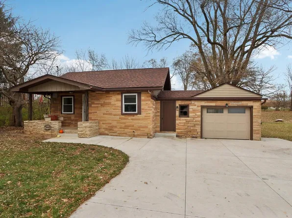 302 Eagle Lake AVENUE, Mukwonago, WI 53149