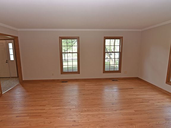 5th image of 514 Longmeadow Cir