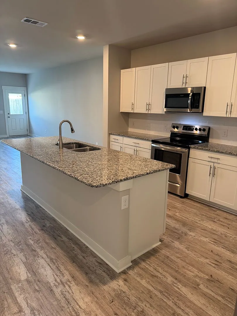 Gallatin Tn Townhome With Detached 2 Car Garage, 3 Bedroom, 2.5 Baths For Lease — Photo 4