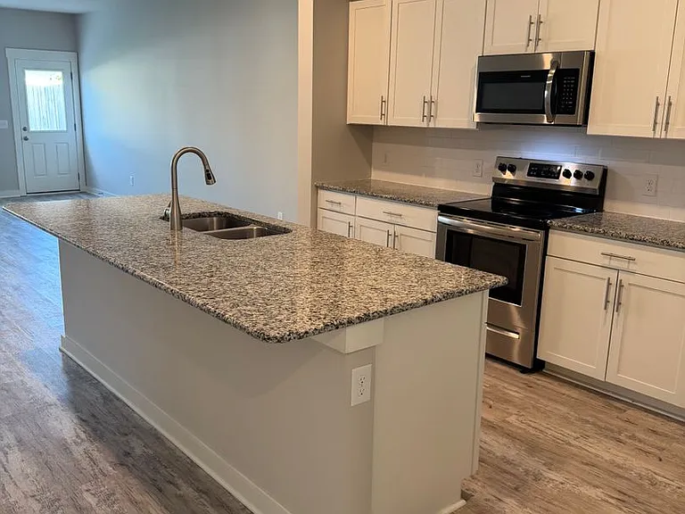 2021 Hardwick Pvt Ln — Photo 4