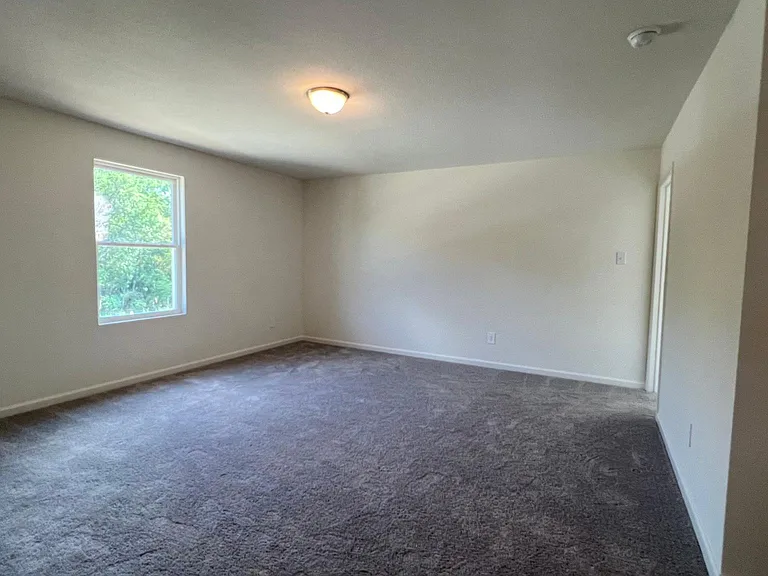 702 Camden Dr — Photo 16