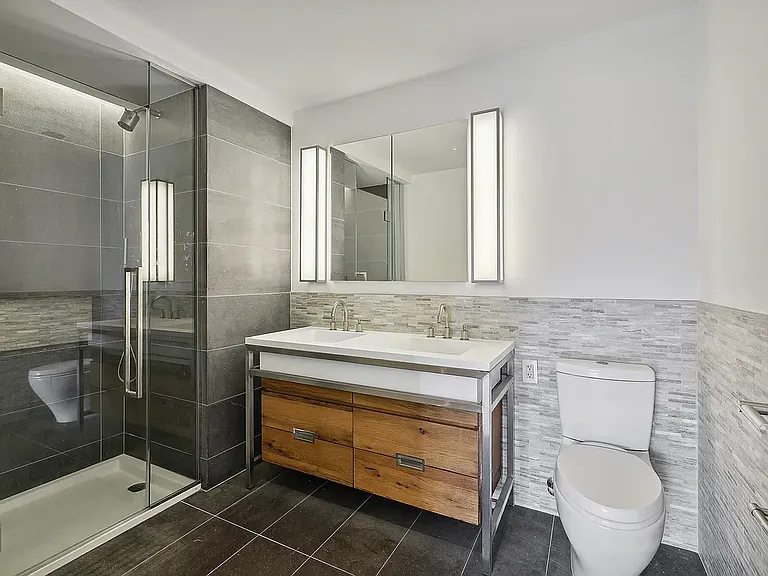 211 E 13th St #PENTHOUSE — Photo 11