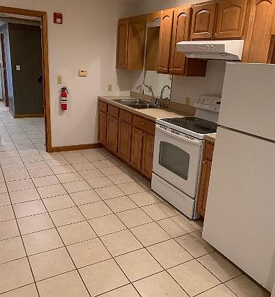 5th image of 904 Country Club Dr #D