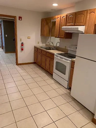 904 Country Club Dr #D — Photo 5