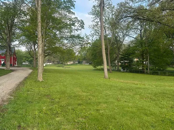 806 S Main St, Eureka, IL 61530
