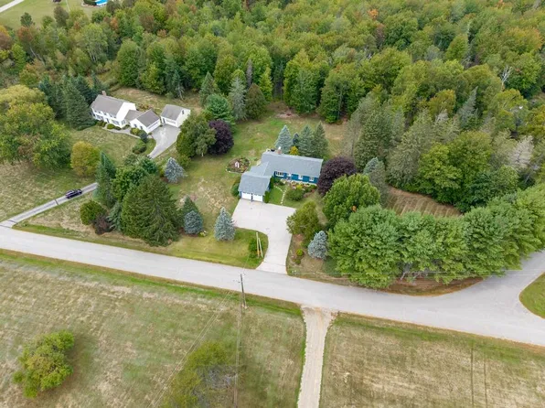 2072 Skyway Valley, Hermon, ME 04401