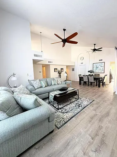 10483 N Autumn Hill Ln Photo 1