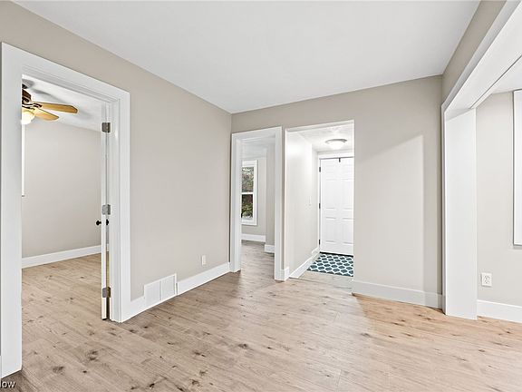 3rd image of 18731 Meredith Ave