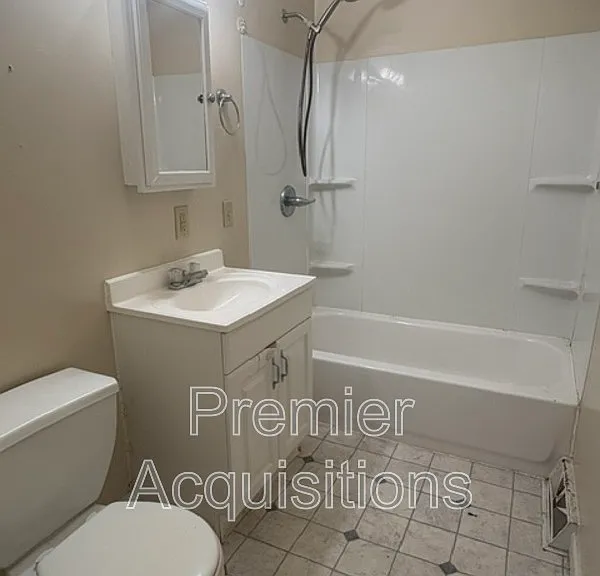 16 W Elm St — Photo 9