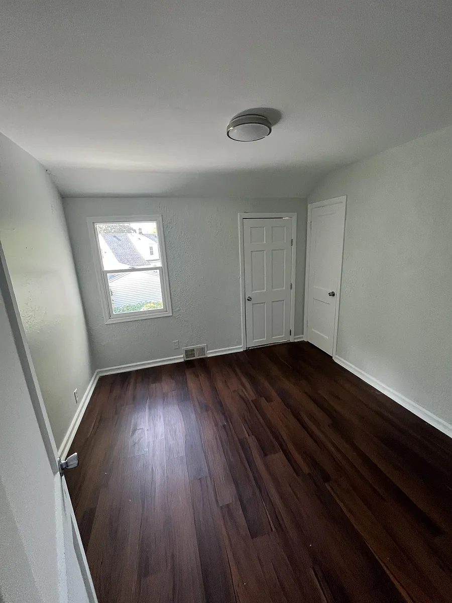 Building Photo - 6211 W Lisbon Ave #4