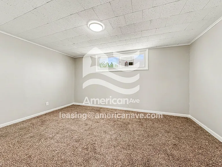 1431942_009_main_bedroom_9.jpg