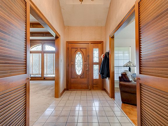 4th image of 701 Hillview Dr