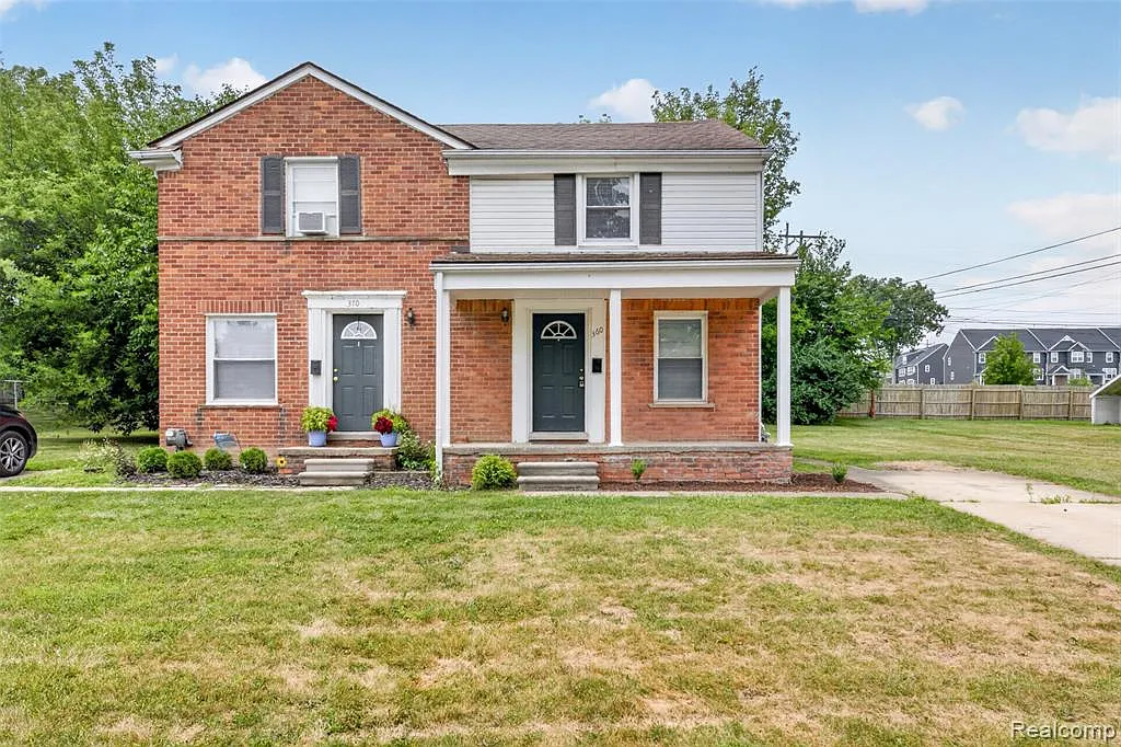 2 bed, 1.0 bath, 858 sqft, $1,700 — Photo 1