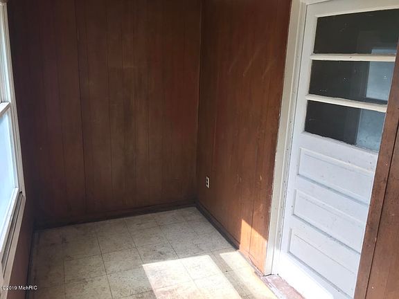 4th image of 1535 Grant Ave