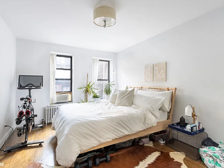 237 E 24th St #4E — Photo 4