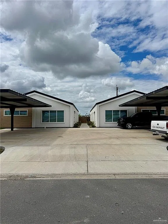 3 bed, 2.0 bath, 1020 sqft, $1,275 — Photo 1