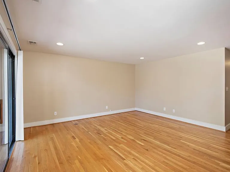 4060 McGee St — Photo 8