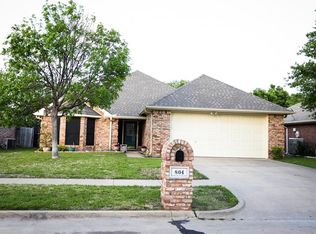 804 Oak Dr, Ennis, TX 75119