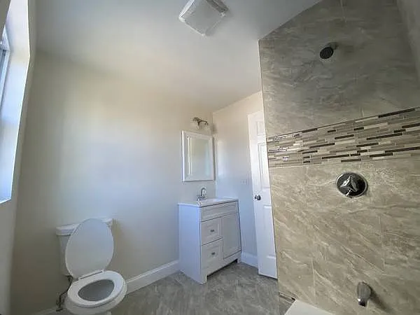 3 bed, 1250 sqft, $2,600 — Photo 4