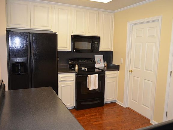 3rd image of 112 Lakeshore Dr