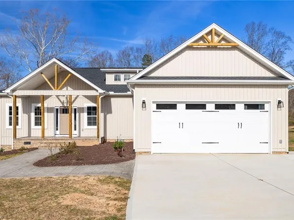 129 Legacy Ln, Eden, NC 27288