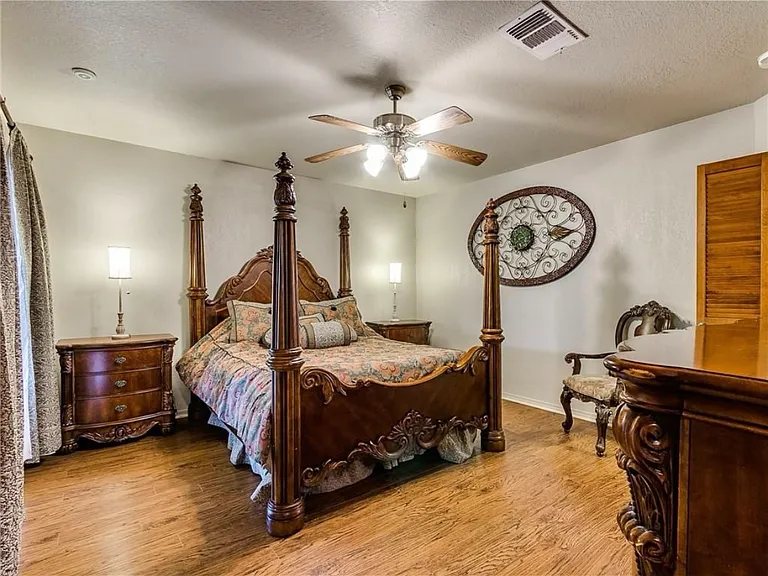 9116 Indian Creek Dr — Photo 10