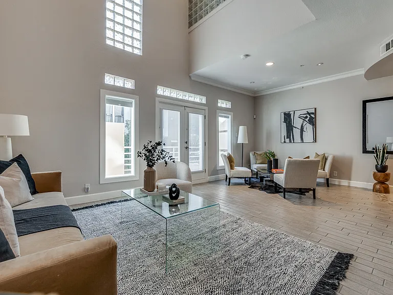 4040 Avondale Ave #402 — Photo 3