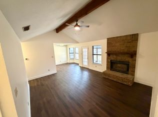 800 Nicole Dr, Burleson, TX 76028